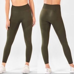 Fabletics mid-rise ribbed 7/8 leggings NWOT